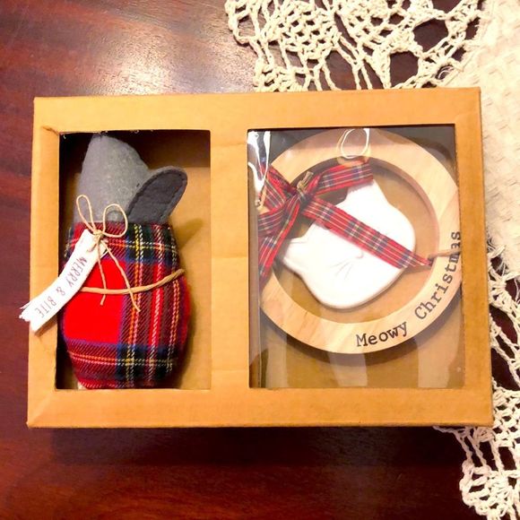 Mud Pie Other - Mud Pie Santa Paws Gift Box with plush toy and ornament…for all you cat lovers!!